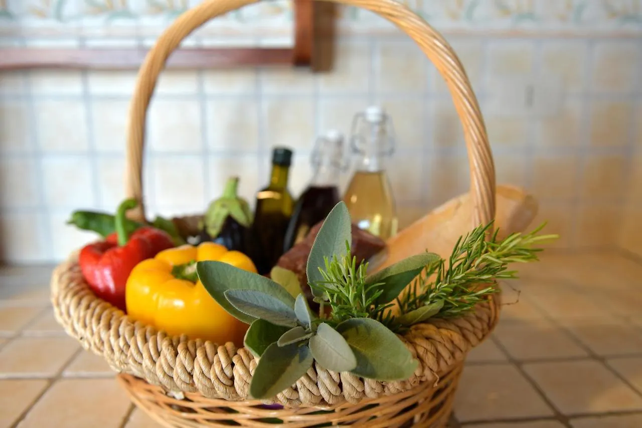NaTourOasi agriturismo Affittacamere Monte San Savino 0*,  Italia
